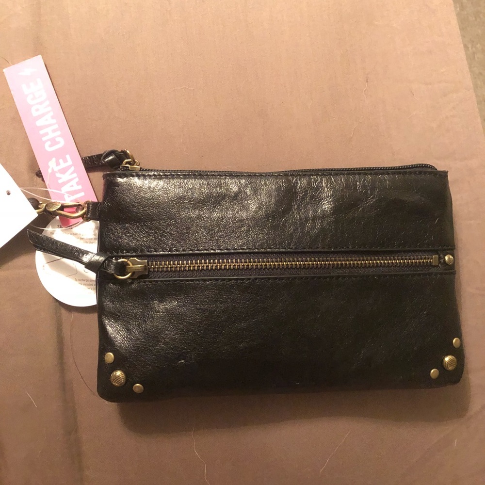 Thesak Sanibel Leather style black wristlet